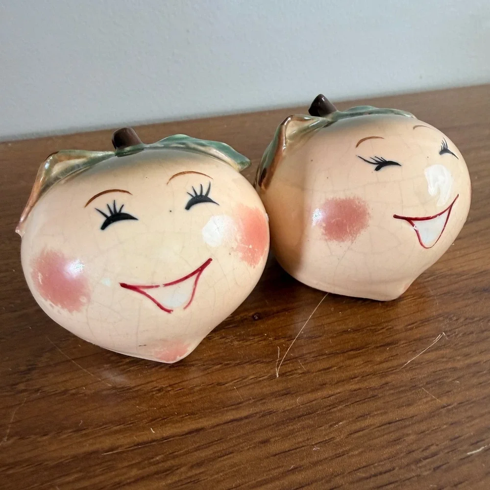 Vintage Anthropomorphic Peach Salt Pepper Shakers Ceramic Kitsch Fruit Faces